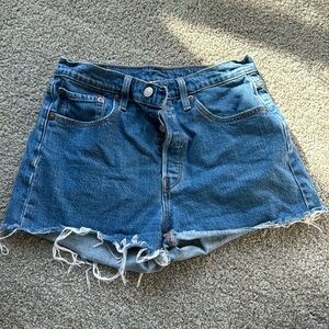 Women’s Levi 501 Cut off Shorts